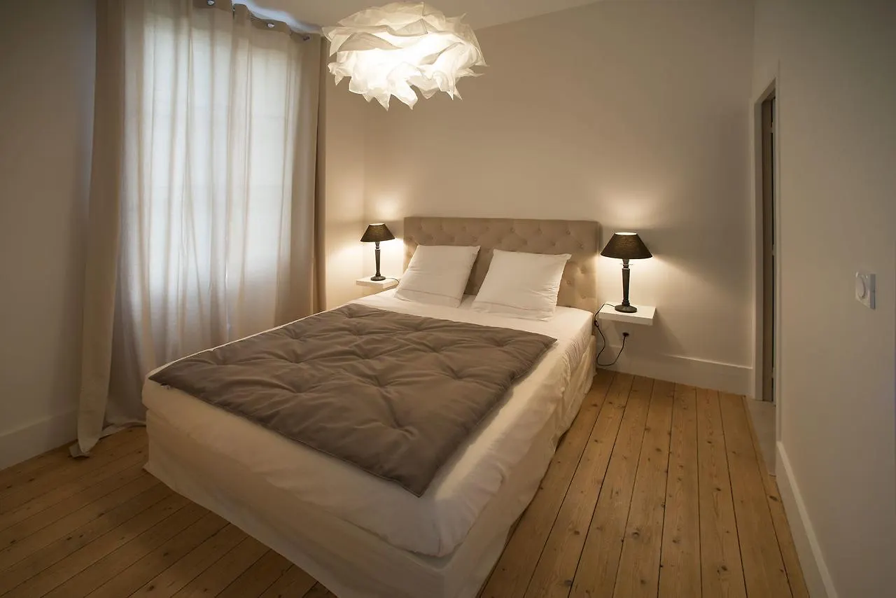 Le Cercle Chambres Climatisees Coligny Bed & Breakfast